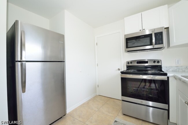 Photo - 907 NE 10th Terrace