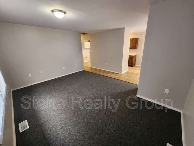 2262 3rd Ave