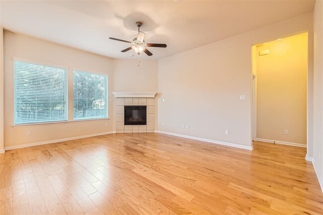 Photo - 273 Bridgestone Way