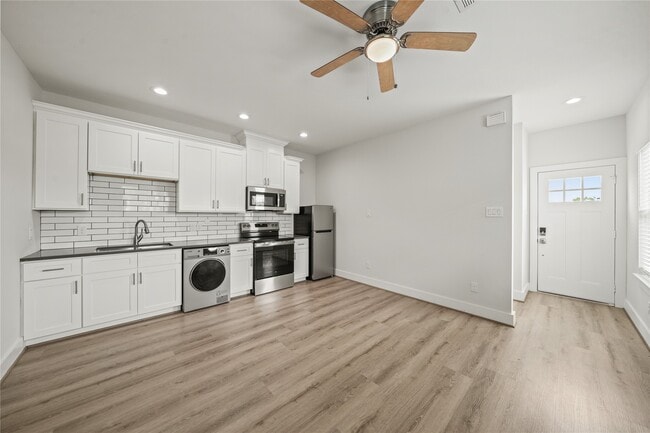 4007 New Orleans St Unidad B 1/2