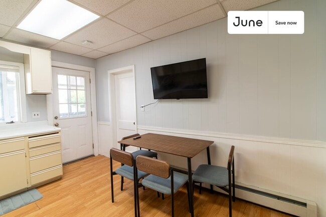 Building Photo - 6 7th St