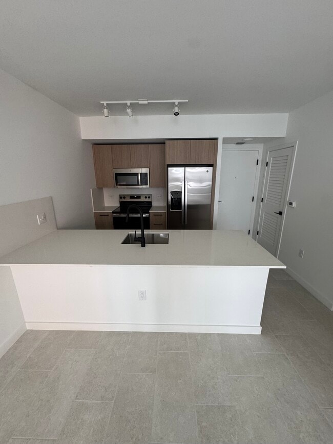 Building Photo - 3011 NW 18th Ter Unit A2