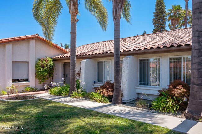 Photo - 208 Deerwalk Pl