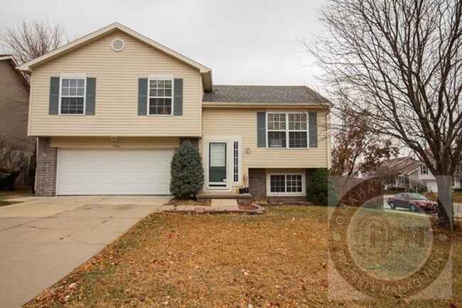 Building Photo - 3 Bedroom / 2 Bathroom House | Millard