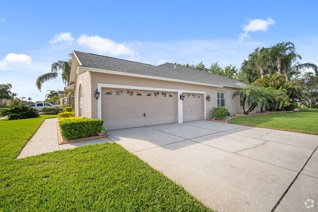 Building Photo - Enjoy the luxury living in Kingshyre, a hi... Rental