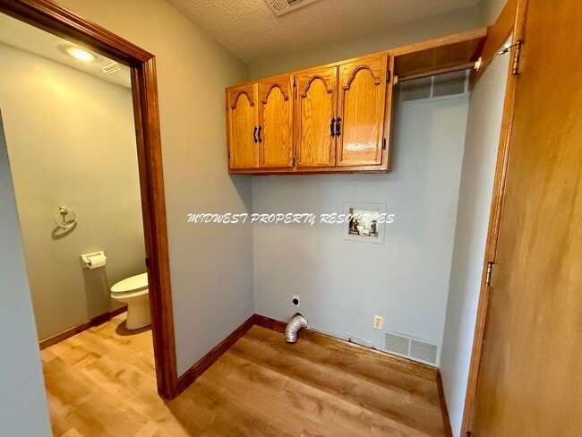 Photo - Charming 2bd 1.5 bath Duplex w/ Garage for Lease