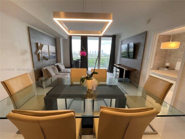 Photo - 16385 Biscayne Blvd Unit 818