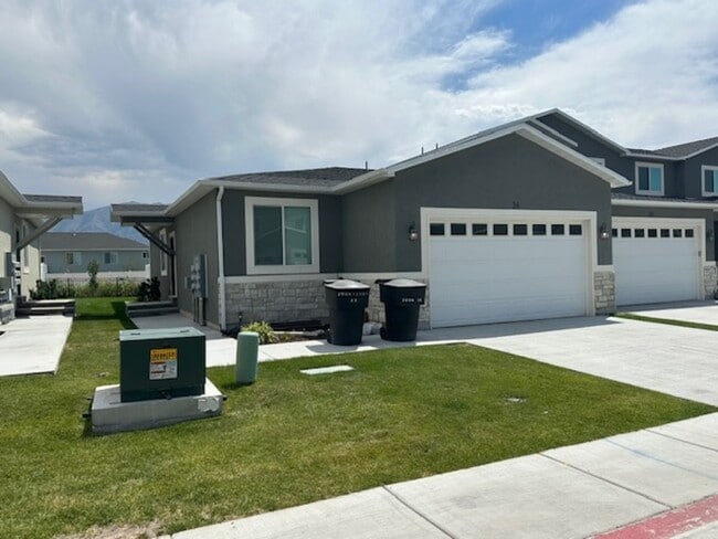 Building Photo - 200 1200 S Rental