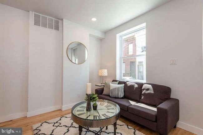 Photo - 1815 Waterloo St