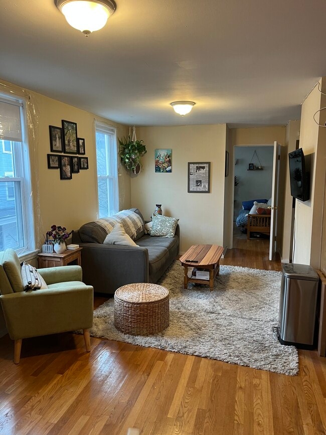 Photo - 218 W 8th St