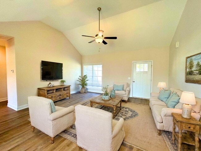 Photo - 103 Old Auburn Ln