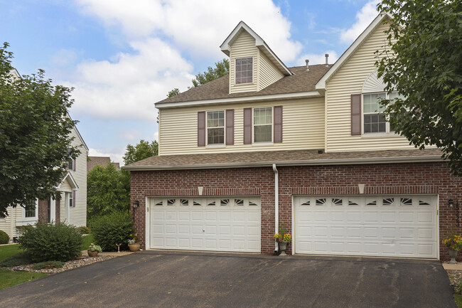 Light and bright end unit! - 15225 Florist Cir Townhome