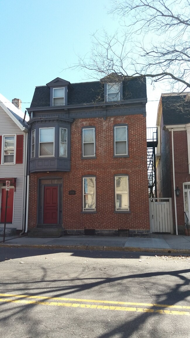 Building Photo - 148 Chambersburg St Unit #3 Rental