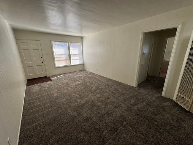 Building Photo - 4045 E 8th St Unit G