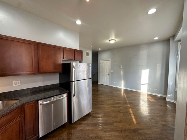 Photo - 2746 W Le Moyne St Unit 1E