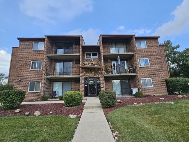 Building Photo - 9840 W 153rd St Unit 1SE Rental