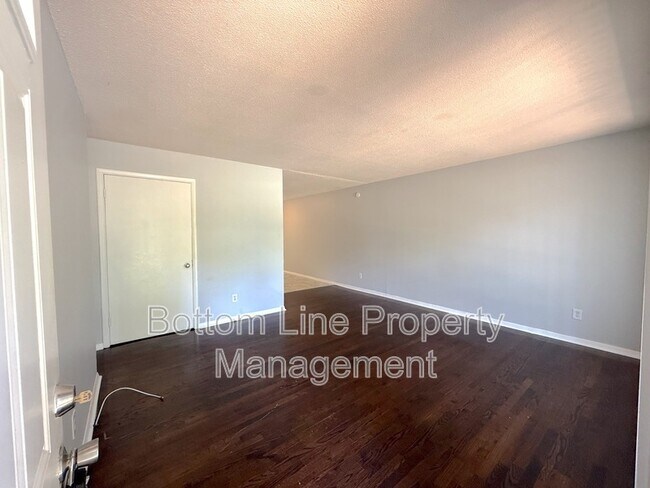 Photo - 628 Camrose Dr