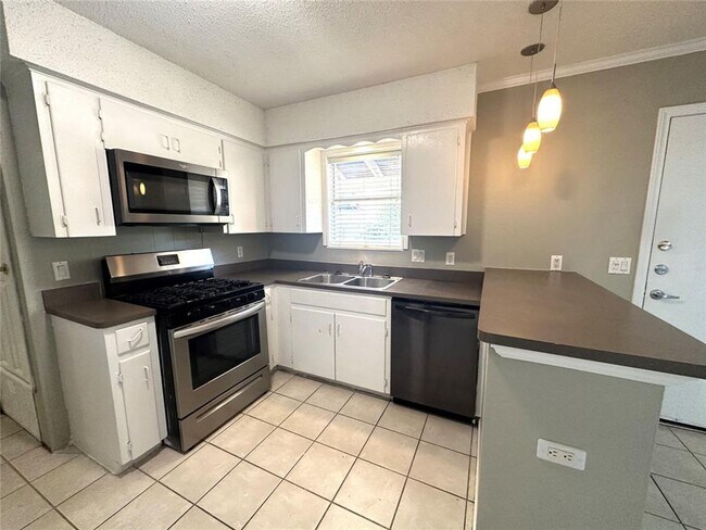 Photo - 1104 Kinney Ave