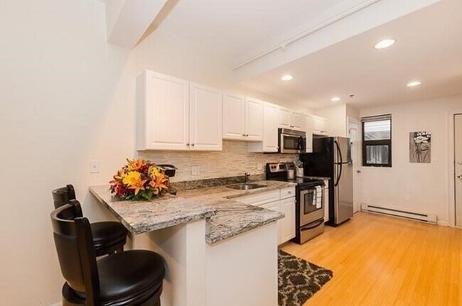 Photo - 12 Stoneholm St Unidad 603