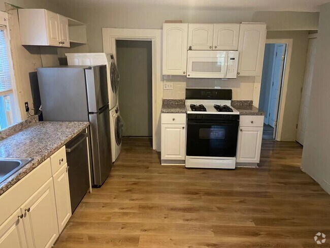 Building Photo - 95 Boylston St Unit 2 Rental