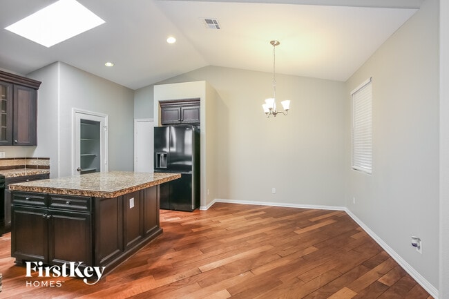 Photo - 1044 Via Camelia St