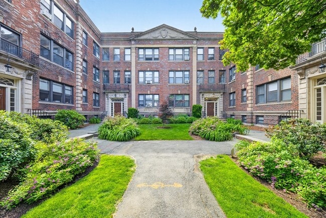 Building Photo - 34 A Park St Unit 1B
