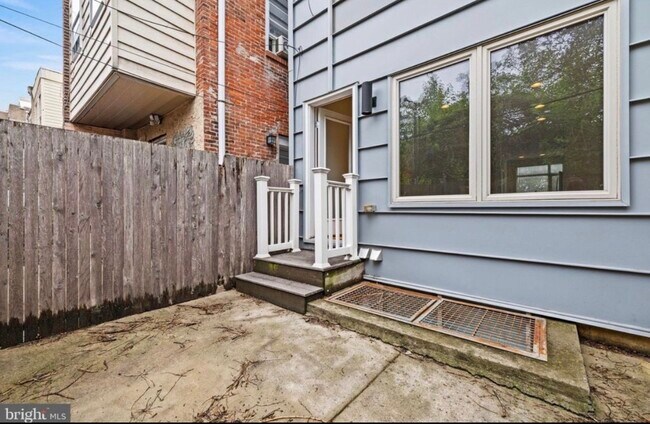 Photo - 506 W Master St Unit APT 1