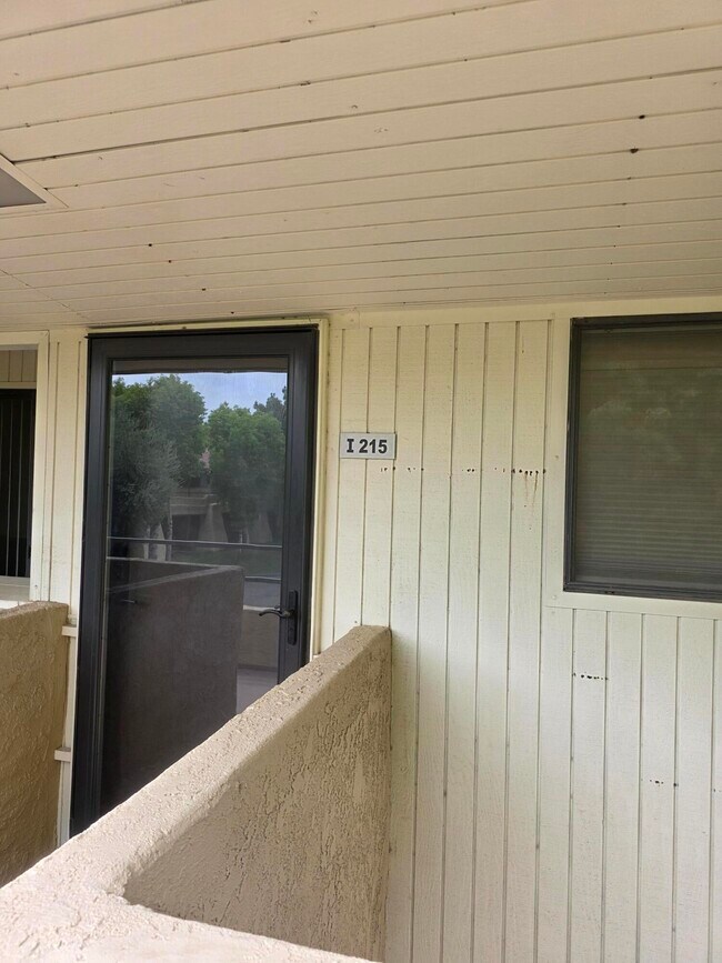 680 N Ashurst Ct Unit 215