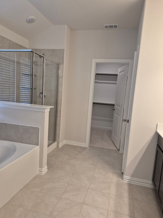 Photo - 3041 Hollybrook Ln