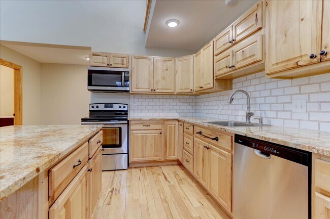 Photo - 1725 Majestic Dr
