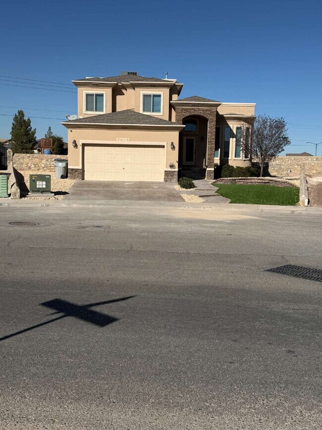 Photo - 3045 Woodhead