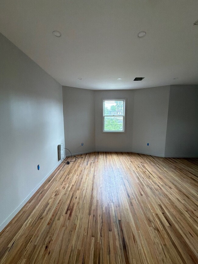 Photo - 213 Lakeview Ave Unit #2