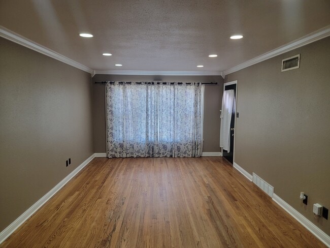 Photo - 3701 N Drexel Blvd