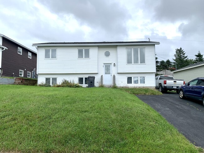 Building Photo - 62 Frontenac Ave Unit A