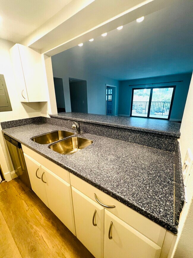 1000 River Reach Dr Unit 320