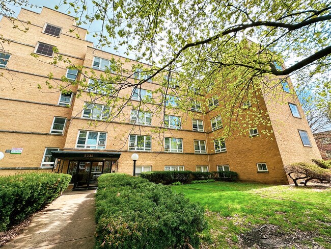 Building Photo - 5335 N California Ave Unit 101