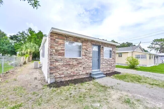 Building Photo - 2203 Cochran St Rental