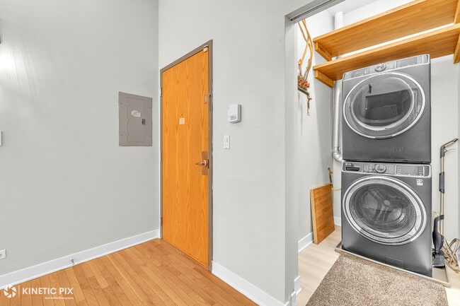 Photo - 1 S Leavitt St Unidad 209