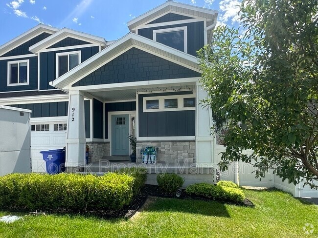 Building Photo - 912 Queensmill Ln Rental