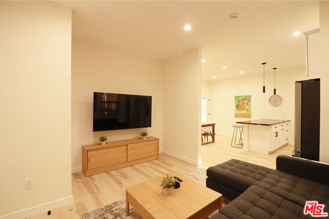 Photo - 9040 Phyllis Ave Unidad D