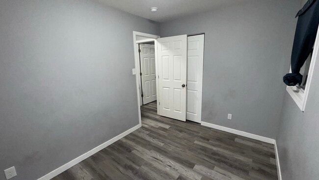 Photo - 93 Elmwood Dr E