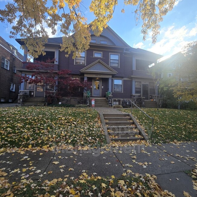 Building Photo - 424 Lafayette Ave SE Unit 1/2