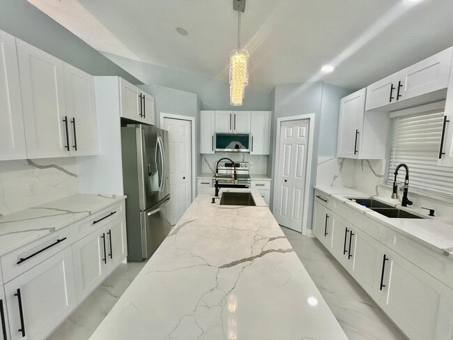 Building Photo - 3933 SW Kakopo St