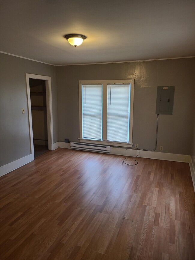 613 W 1st St Unit 613 1/2