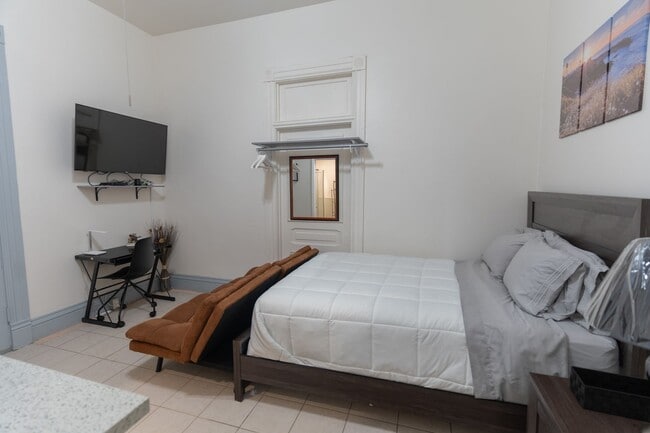 Photo - Furnished Studio for Rent in Historic Downtown Cole Block Building Unit 28