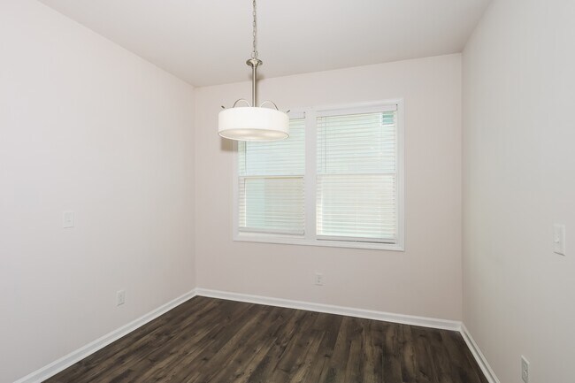 Photo - 875 Delta Ln