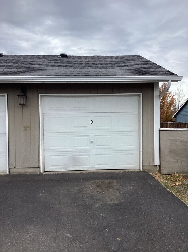 Photo - 2040-2040 NE Elk St Unidad 2046 NE Elk St