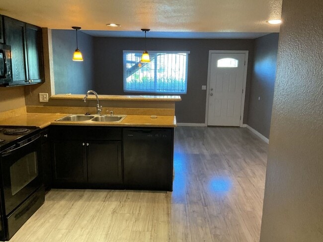 Photo - Charming 2-Bedroom Ground-Floor Gem with M...