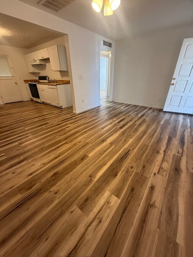 Photo - 4608 E Juarez St