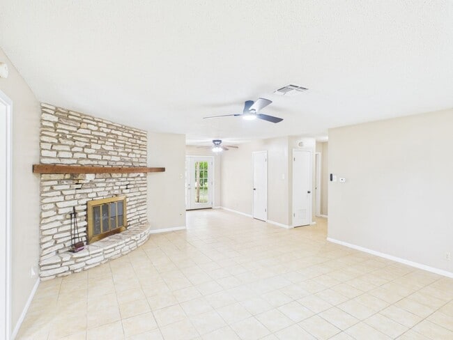 Photo - 328 Glenmoor Dr
